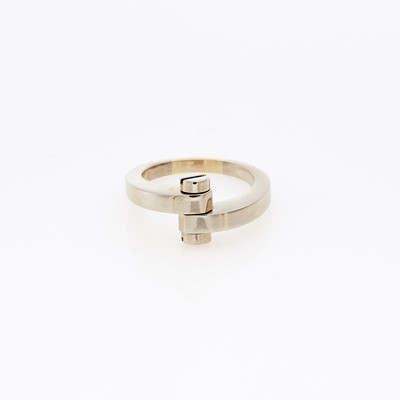 Lot 1060 - Cartier White Gold 'Menotte' Ring