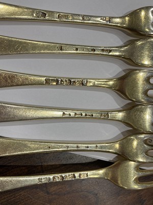 Lot 167 - Georgian Sterling Silver Gilt Dessert Service in Fitted Box