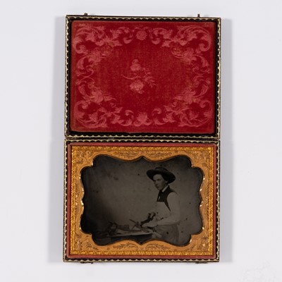 Lot 3002 - A fine quarter-plate occupational ambrotype