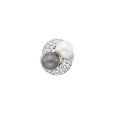 Lot 45 - White Gold, Multicolored Cultured Pearl and Diamond Ring