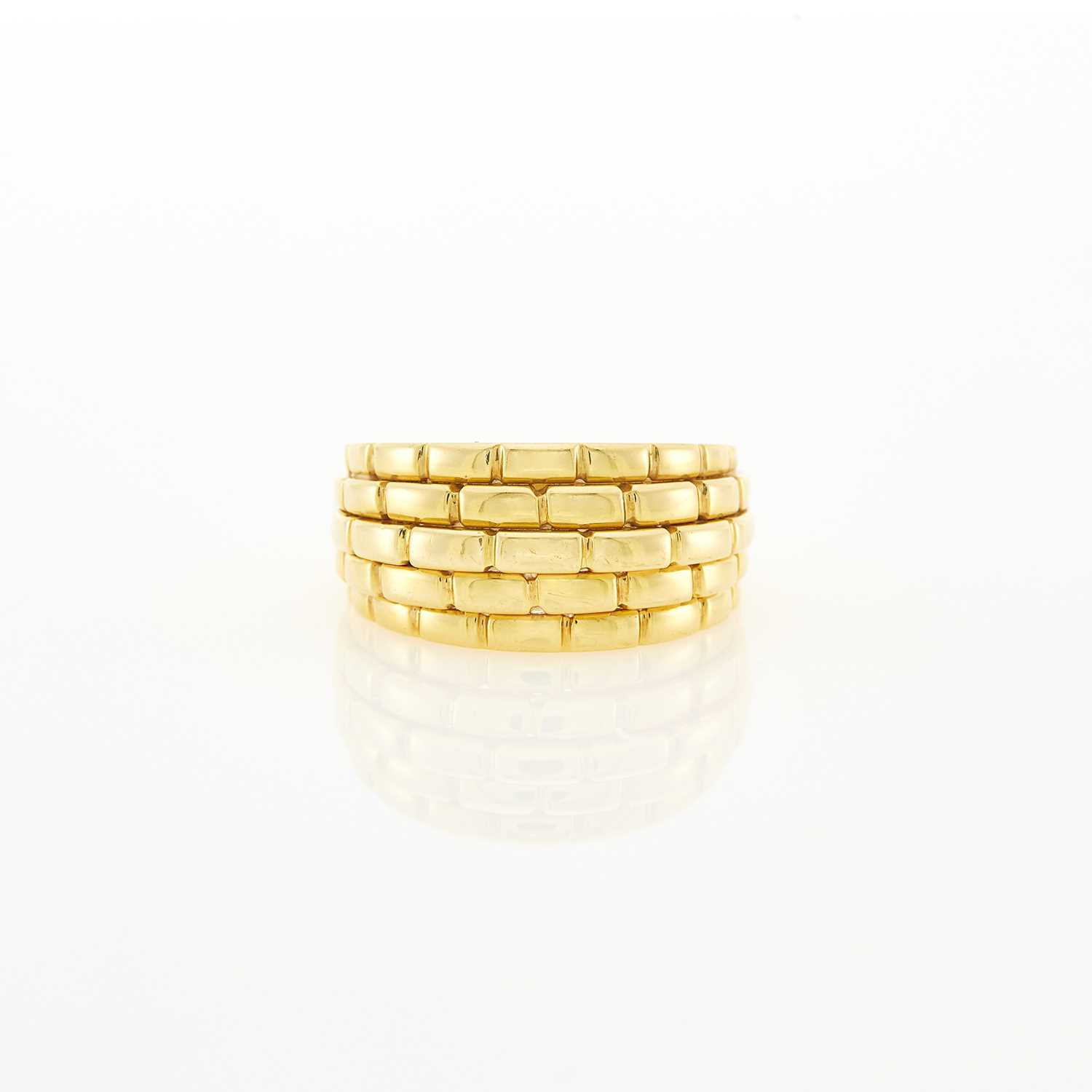Lot 1027 - Gold Ring