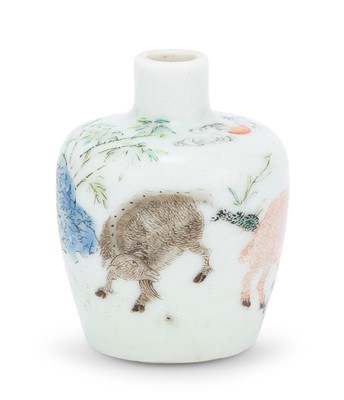 Lot 8 - A Chinese Enameled Porcelain Snuff Bottle