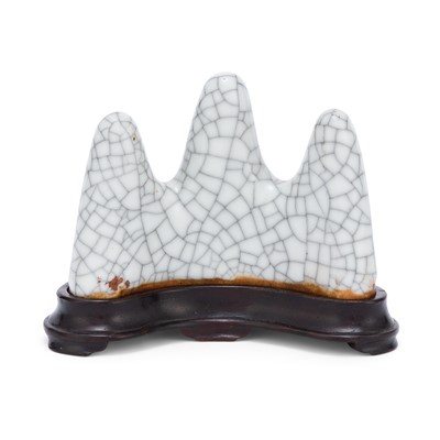 Lot 213 - A Chinese Porcelain Brush Rest