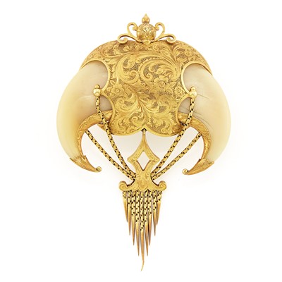 Lot 1143 - Antique Gold and Tiger Claw Brooch