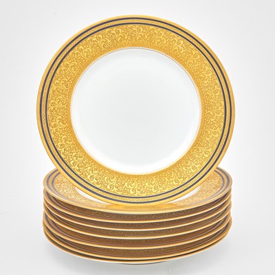 Lot 14 - Set of Eight Hutschenreuther Gilt-Decorated Porcelain Dinner Plates