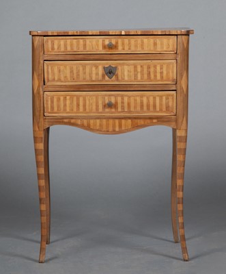 Lot 276 - Louis XV Style Table en Chiffonnier