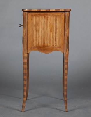 Lot 276 - Louis XV Style Table en Chiffonnier