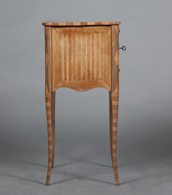 Lot 276 - Louis XV Style Table en Chiffonnier