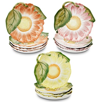 Lot 35 - Set of Thirty-Nine Italian Maiolica "Sunflower Blossom" Salad/Dessert Plates