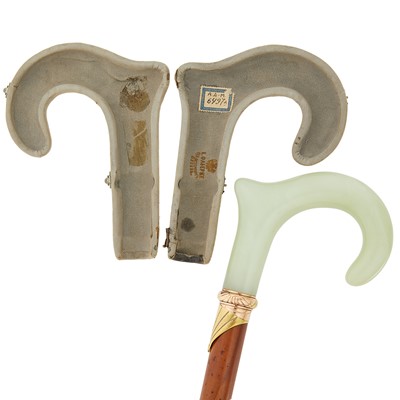 Lot 74 - Fabergé Two-Color Gold Mounted Bowenite Cane Handle