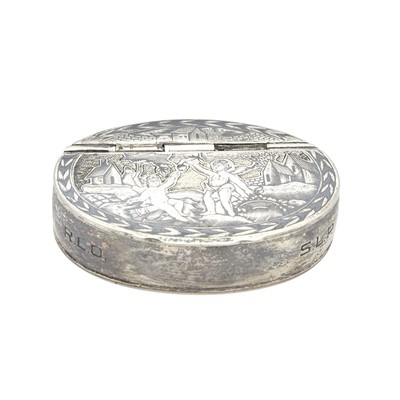 Lot 226 - Russian Silver Gilt and Niello Snuff Box