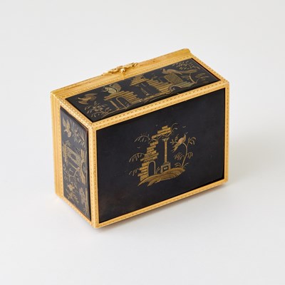 Lot 173 - Continental Gold and Lacquer Snuff Box