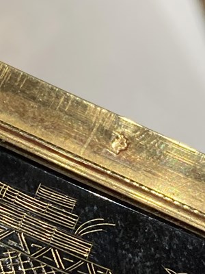 Lot 173 - Continental Gold and Lacquer Snuff Box