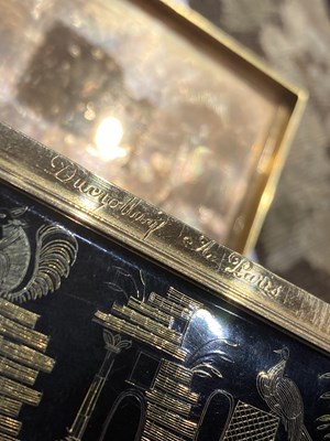 Lot 173 - Continental Gold and Lacquer Snuff Box