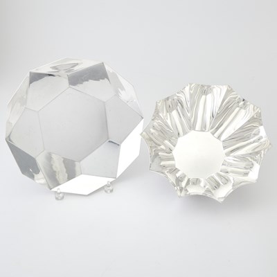 Lot 752 - Tiffany & Co. Sterling Silver "King Protea" Fluted Bowl
