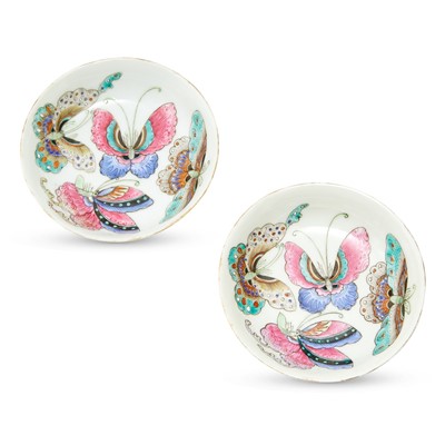 Lot 264 - A Pair of Chinese Enameled Porcelain Dishes