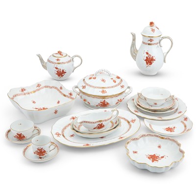 Lot 386 - Herend Porcelain "Chinese Bouquet Rust" Dinner Service