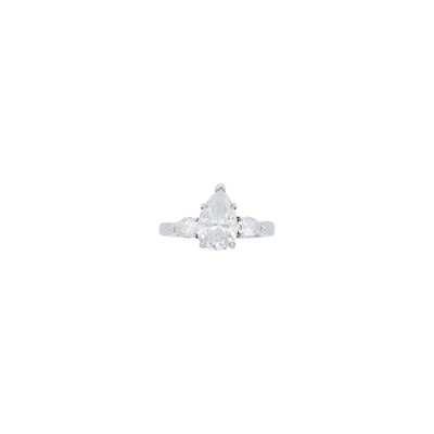 Lot 123 - Platinum and Diamond Ring