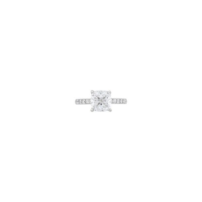 Lot 85 - Platinum and Diamond Ring