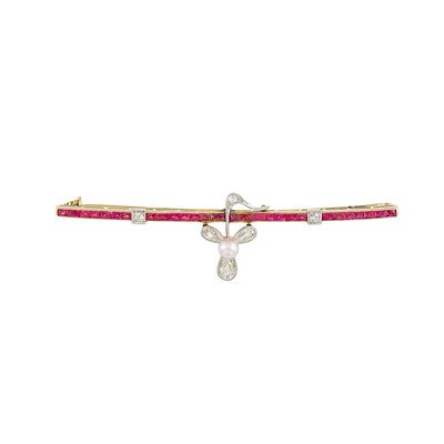 Lot 1016 - Gold, Platinum, Cultured Pearl, Synthetic Ruby and Diamond Clover Bar Brooch
