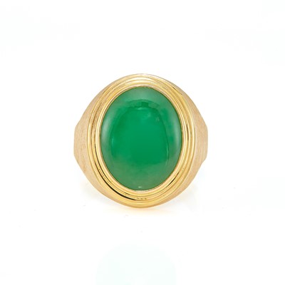 Lot 2046 - Gentleman's Gold and Jade Ring