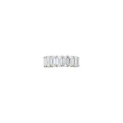 Lot 128 - Platinum and Diamond Band Ring