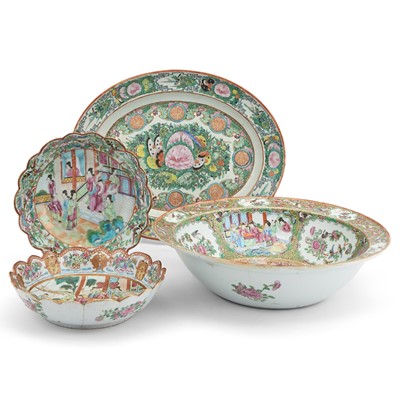 Lot 115 - Set of Four Chinese Export Porcelain Bowls