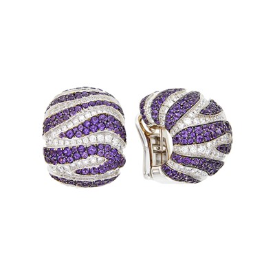 Lot 99 - De Grisogono Pair of Tricolor Gold, Amethyst and Diamond Bombé Half-Hoop Earclips