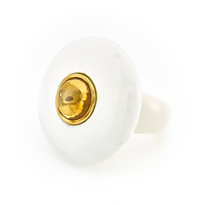 Lot 2018 - Gold, White Agate and Cabochon Citrine Ring