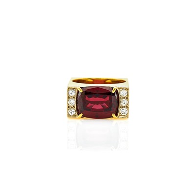 Lot 2013 - Boris LeBeau Gold, Platinum, Garnet and Diamond Ring