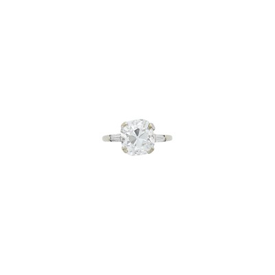 Lot 188 - White Gold and Diamond Ring