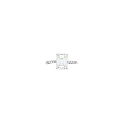 Lot 1220 - Platinum and Diamond Ring
