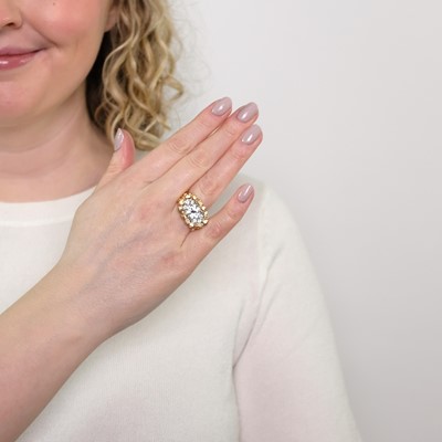 Lot 1088 - Gentleman's Gold and Diamond Ring