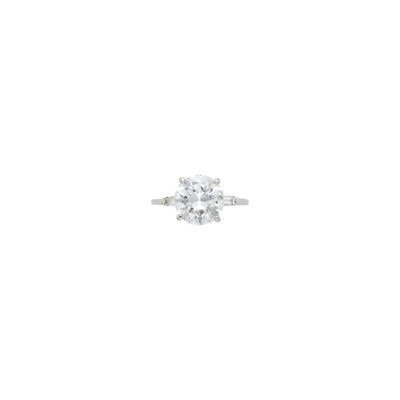 Lot 146 - Platinum and Diamond Ring