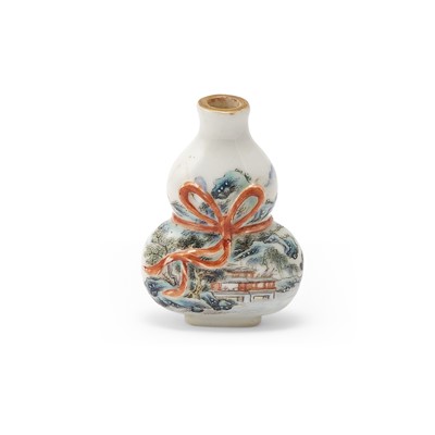 Lot 11 - A Chinese Enameled Porcelain Snuff Bottle