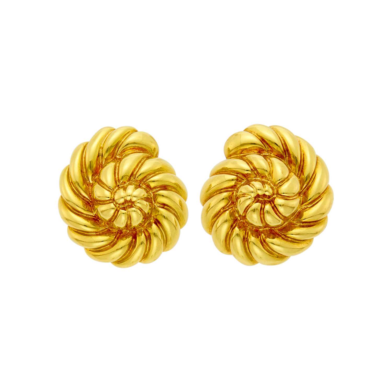 Lot 1 - Verdura Pair of Gold Shell Earclips