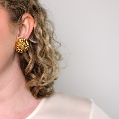 Lot 1 - Verdura Pair of Gold Shell Earclips