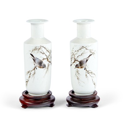 Lot 727 - A Pair of Chiense Enameled Porcelain Vases