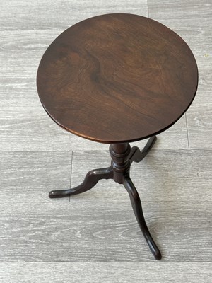 Lot 1065 - Queen Anne Mahogany Candlestand