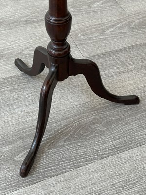 Lot 1065 - Queen Anne Mahogany Candlestand