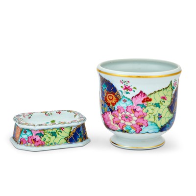 Lot 214 - Two Mottahedeh Porcelain Tobacco Leaf Table Articles