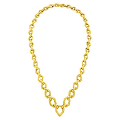 Lot 101 - David Webb Long Hammered Gold Link Necklace