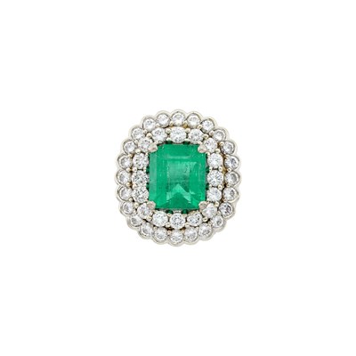 Lot 28 - White Gold, Emerald and Diamond Ring