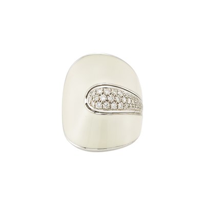 Lot 2032 - Roberto Coin White Gold, White Enamel and Diamond Ring