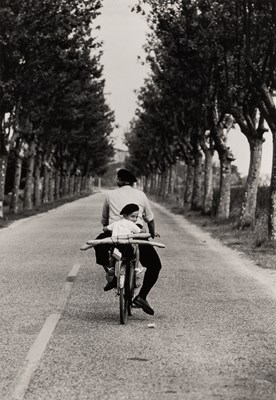 Lot 656 - Eliott Erwitt: Provence, France, 1944