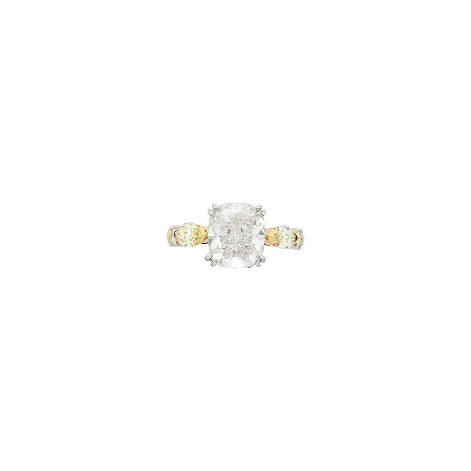 Lot 117 - Gold, Platinum, Diamond and Colored Diamond Ring