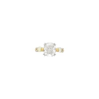 Lot 117 - Gold, Platinum, Diamond and Colored Diamond Ring