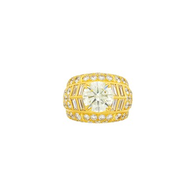 Lot 127 - Bulgari Gold and Diamond 'Trombino' Ring