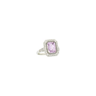 Lot 40 - Platinum, Kunzite and Diamond Ring