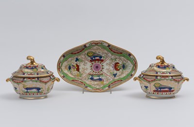 Lot 1124 - Worcester "Bengal Tiger" Porcelain Pair of Sauce Tureens and Quatrefoil Dish